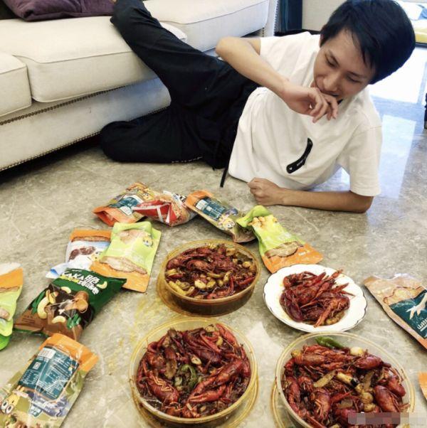 王者荣耀一哥外卖都吃什么,看完梦泪看张大仙的"真节俭"