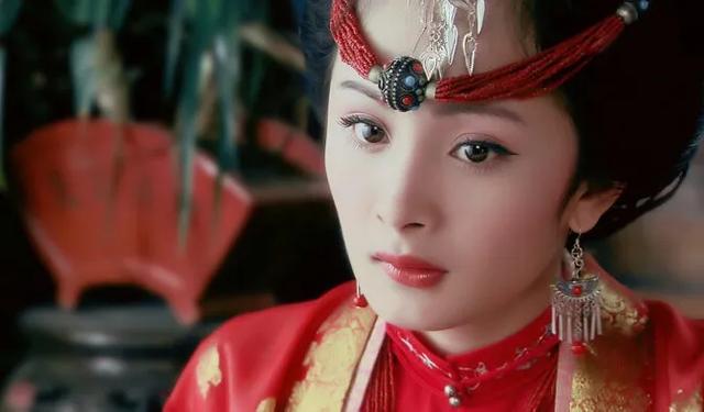 影视剧大婚造型谁最美?杨幂抢戏,唐嫣华丽,赵丽颖古典气息十足