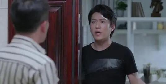 “油王”竞争太激烈!靳东新剧从头油到脚,杨烁、黄晓明甘拜下风