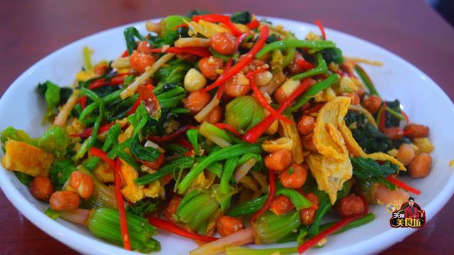 我家菠菜从不炒着吃,加4只鸡蛋,搅一搅拌一拌,上桌就扫光!