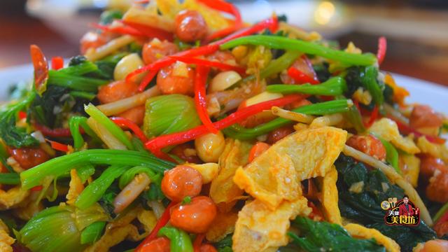 我家菠菜从不炒着吃,加4只鸡蛋,搅一搅拌一拌,上桌就扫光!