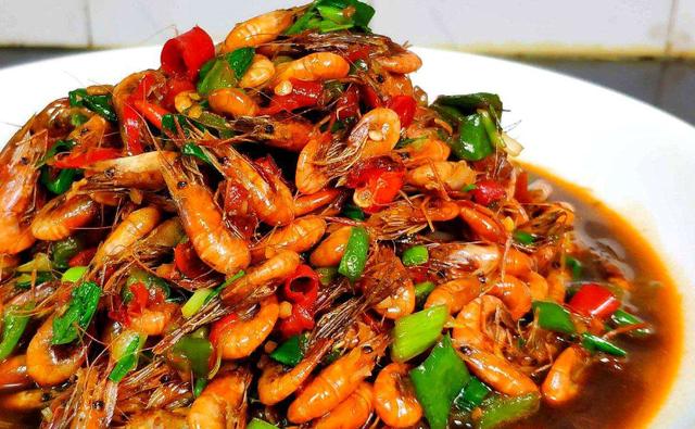 河虾肉质细嫩鲜美,爆炒、干锅最合适它了,香辣美味爽口无比