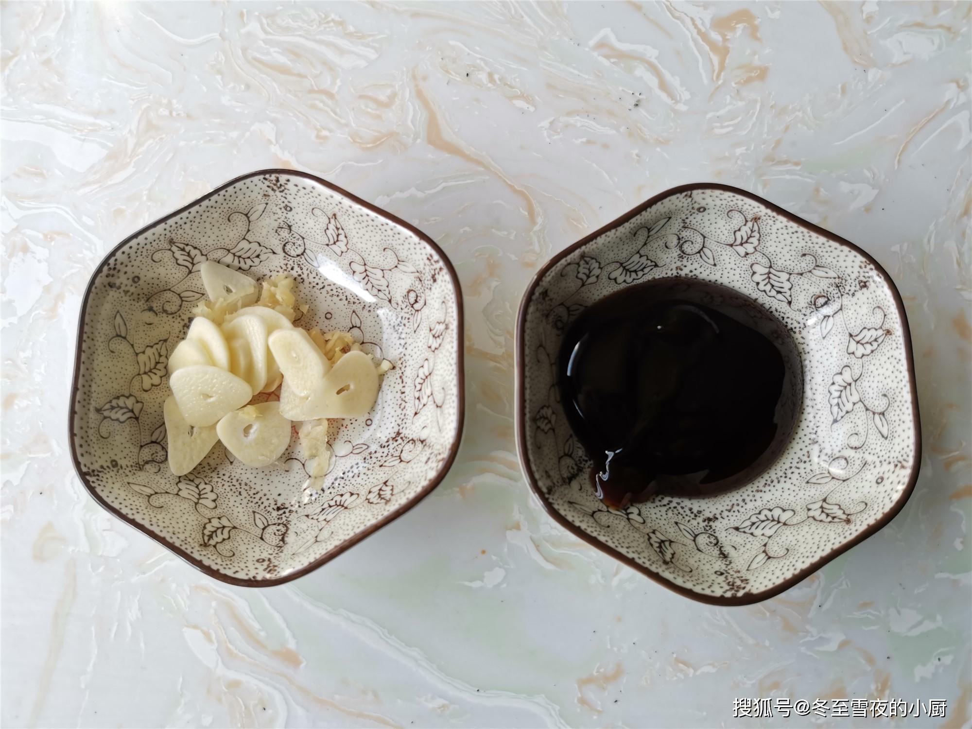西葫芦怎样做好吃,不用放鸡蛋也不用放肉,素炒更美味下饭