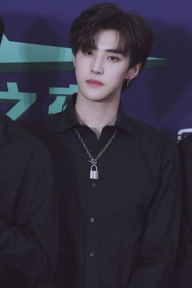 男星嘉羿人设崩塌,前女友称为他堕两次胎,对方还出轨孔雪儿