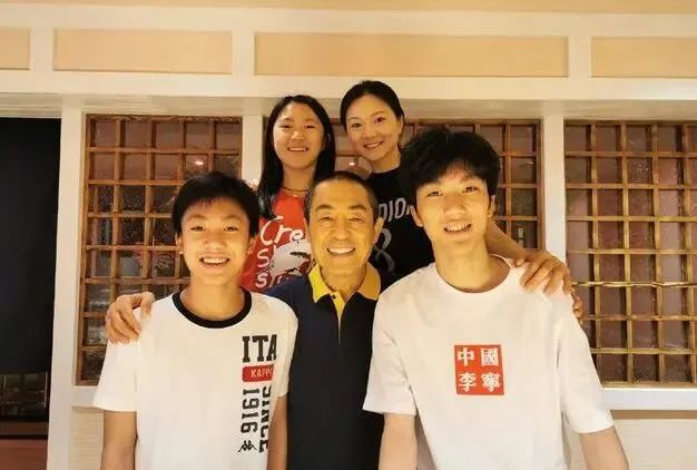 张艺谋70岁生日,小31岁娇妻陈婷隔空祝福,相守21年甜蜜如初