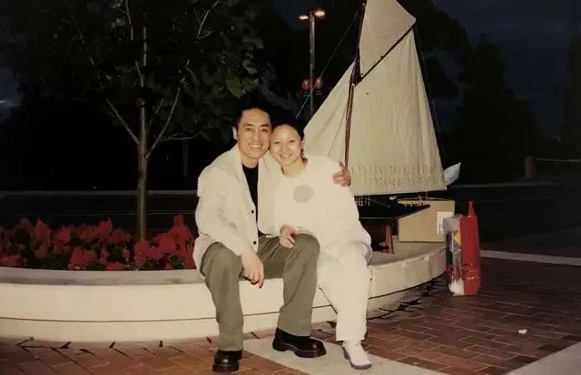 张艺谋70岁生日,小31岁娇妻陈婷隔空祝福,相守21年甜蜜如初