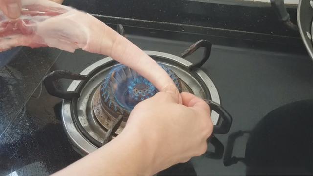 2节莲藕不煎不炸,这样做一锅,大人小孩抢着吃,营养好吃又下饭