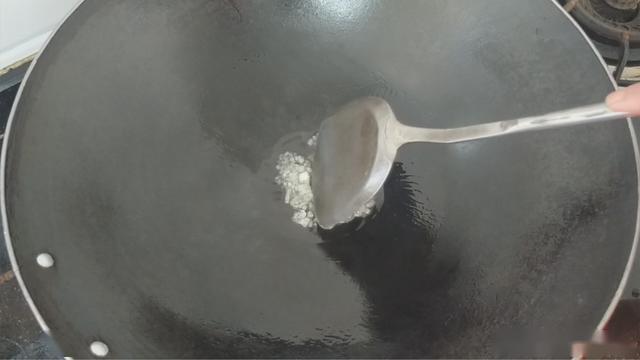 2节莲藕不煎不炸,这样做一锅,大人小孩抢着吃,营养好吃又下饭