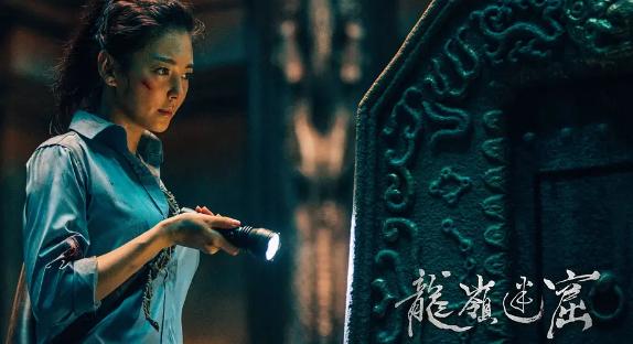 《龙岭迷窟》曝光新花絮,演员被活埋进沙坑吓到哭,"活该"评分高