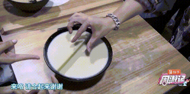 周杰伦林俊杰一起旅游,两家粉丝却看得想约架?!