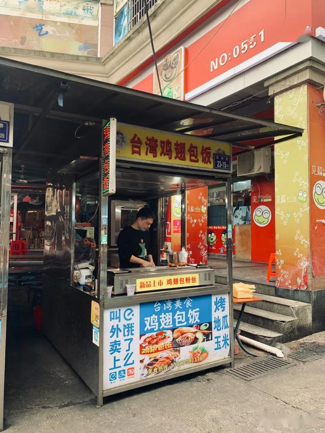 饿了两个月,该去美食街解解馋了!