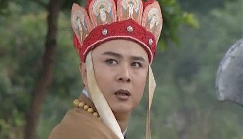 他本应聘演唐僧,最后却干了五年场记,半路摔伤离开剧组