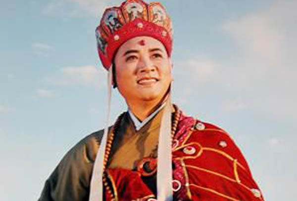 他本应聘演唐僧,最后却干了五年场记,半路摔伤离开剧组