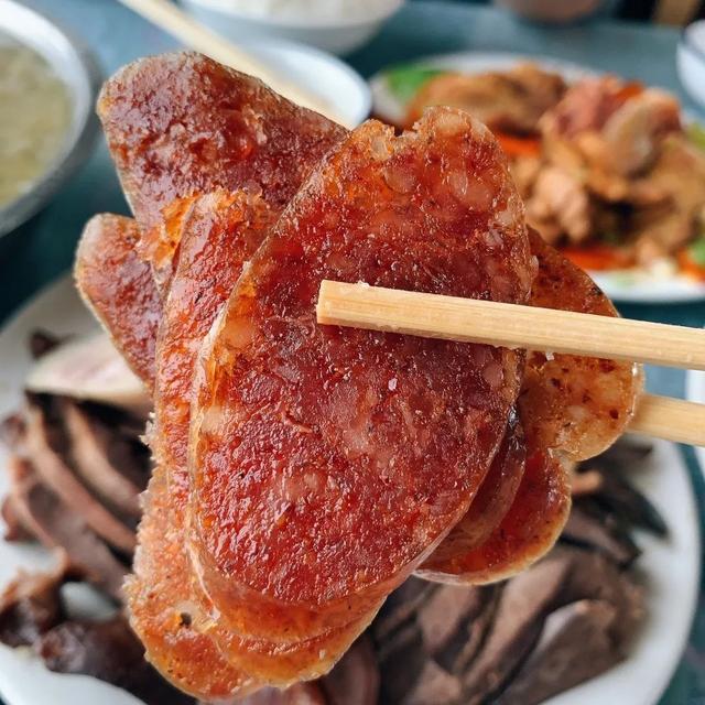 鞍山近郊开了30来年的杀猪菜馆,一到饭点比包席还热闹!