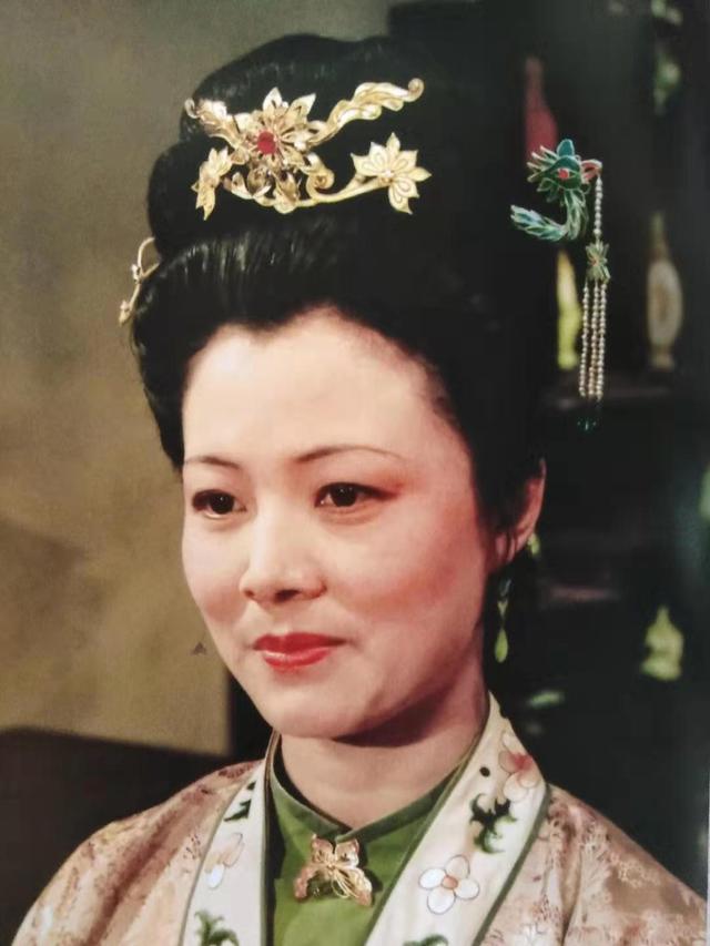 秦可卿死后,王熙凤为何急于操办她的葬礼?静虚给出了答案