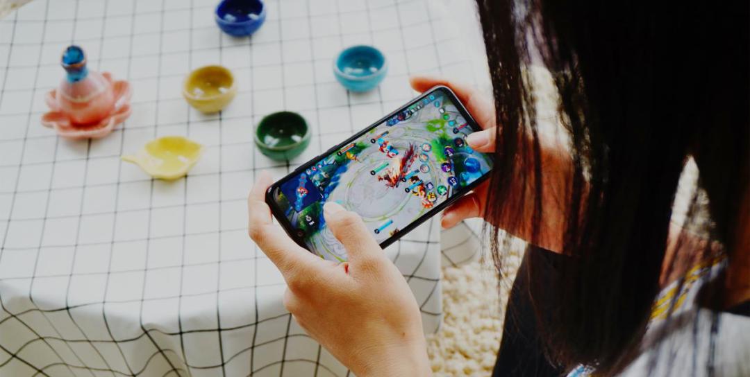 荣耀Play4T Pro上手试玩:神U加持的酷玩手机,果然A爆了!