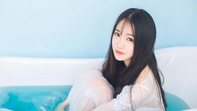 搞笑段子:吃饭旁边一男和一女相亲,男的只是来炫个富