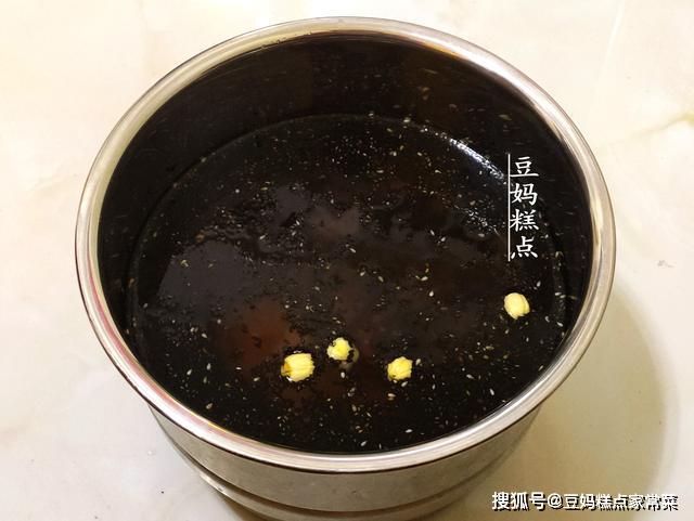 睡前煮,早上喝,这粥每周喝2碗,气色红润不长斑