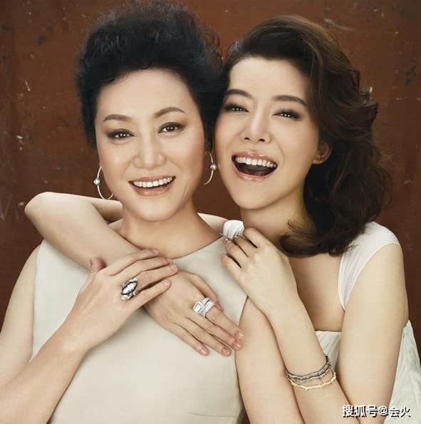车晓妈妈罕现身,65岁成恶婆婆专业户,离婚多年前夫仍有自家钥匙