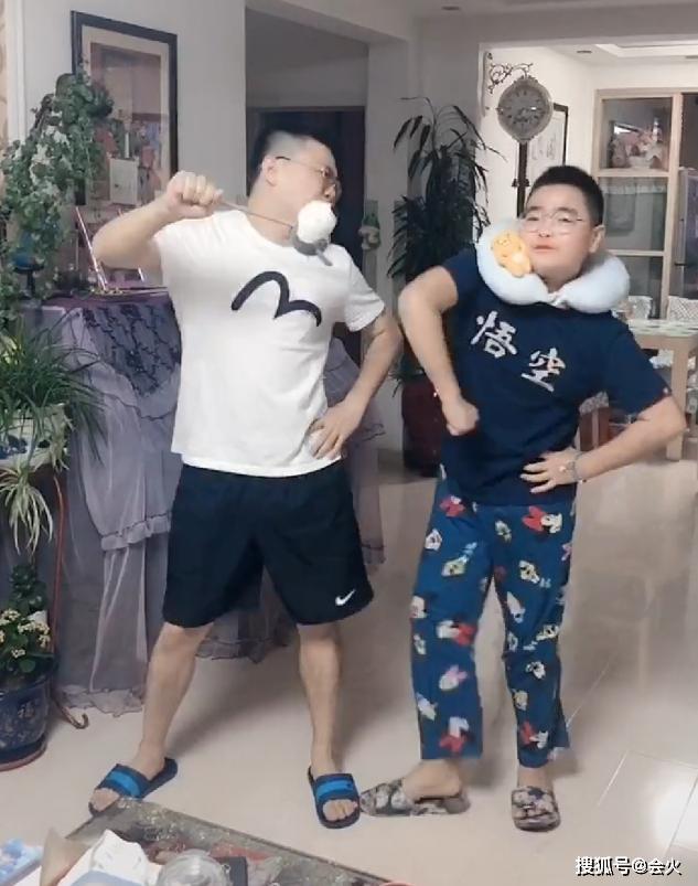 "谢腾飞"亲爸长相曝光,父子两人如复制粘贴,比谢永强帅太多!