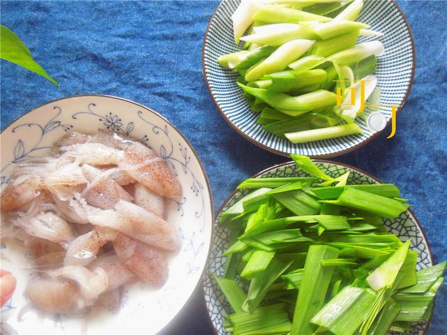 难得一吃的野生小海鲜,口感脆嫩,加把青蒜一起炒,真香!