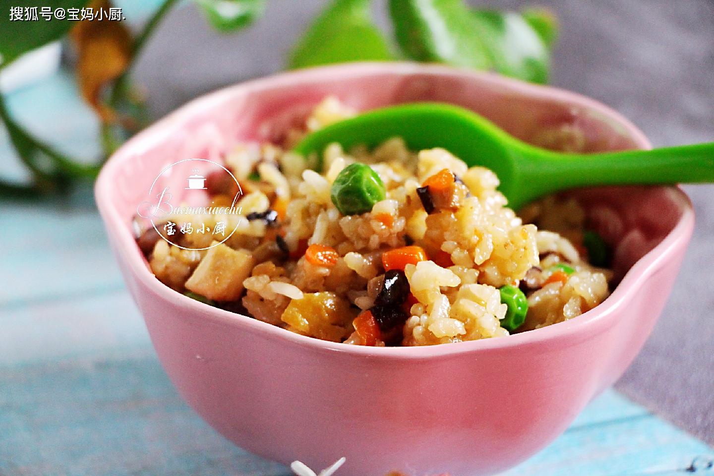 孩子要常吃的焖米饭,肉菜一锅味道香,春天长身体正需要