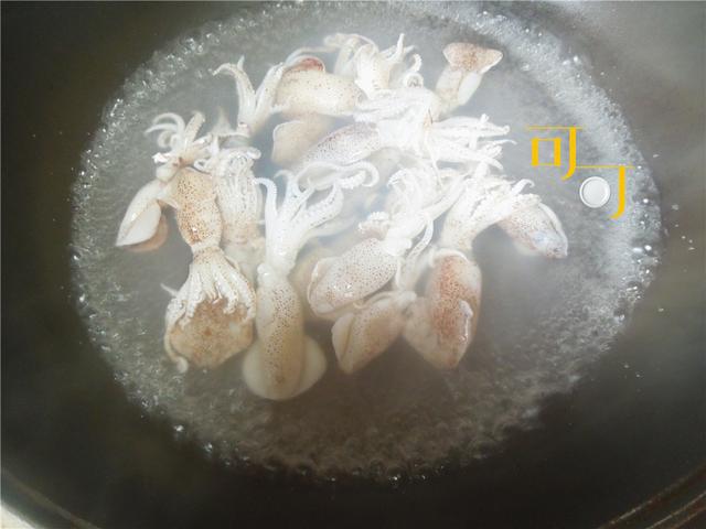 难得一吃的野生小海鲜,口感脆嫩,加把青蒜一起炒,真香!