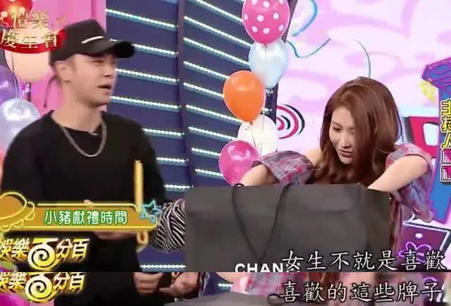 原来,罗志祥和周扬青这9年恋爱,身边一直都有个“她”?