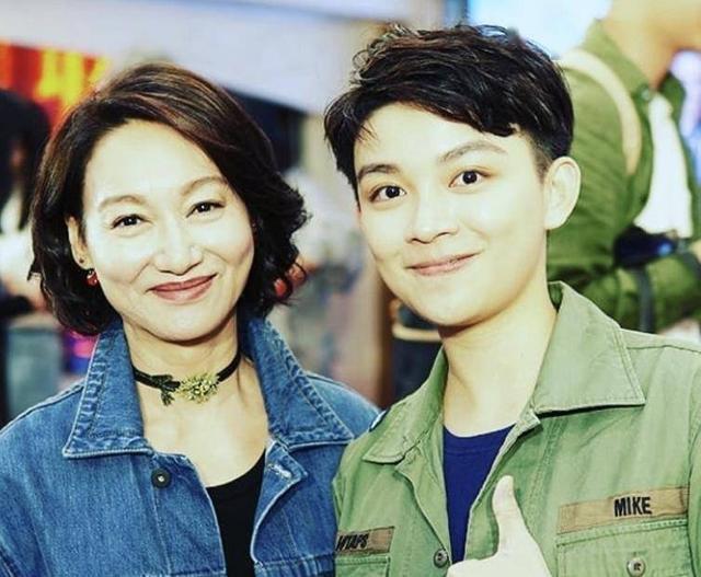 勇敢!TVB人气女星宣布出柜 长相清秀与女友爱得高调 新剧超抢戏