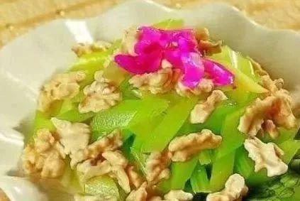 芹菜和此物一起吃,头发黑了,夜里越睡越香,不想一脸皱纹可试试