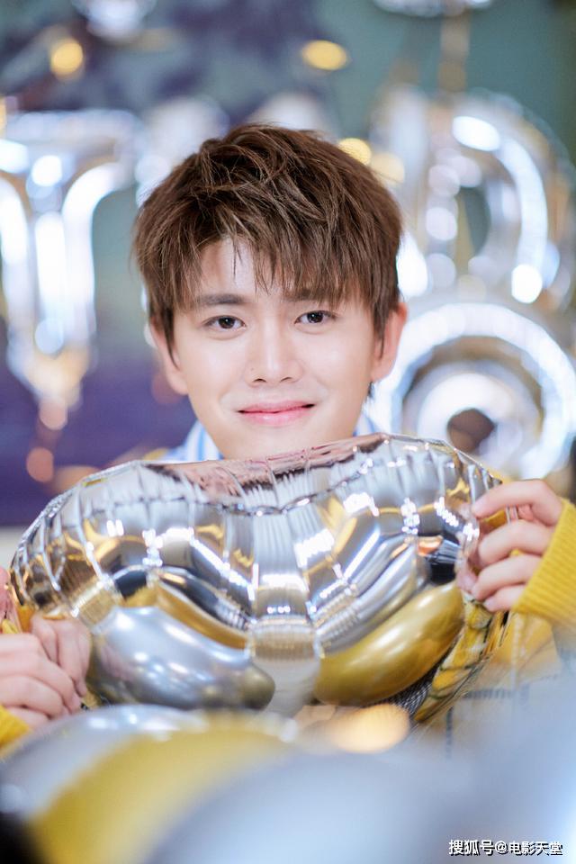 不止周冬雨,他也换团队开始运作工作室了