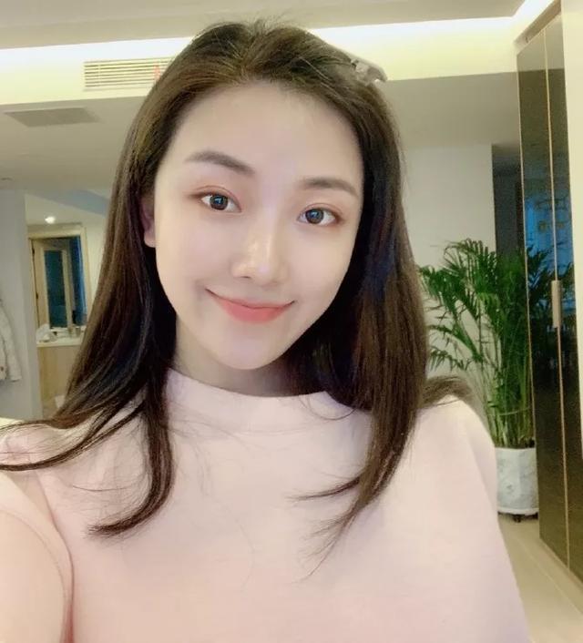 科班出身曾是胡歌女主,恋上比自己大24岁大叔,29岁只能演女三