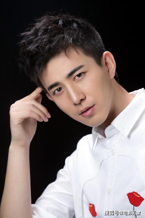 李川新剧杀青,感慨一部剧拍半年 怎么沦落成男二了?