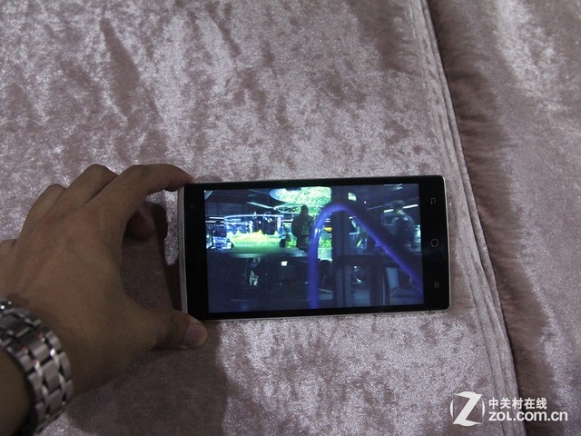 takee 1全息手机售3600元 9月8日正式开售