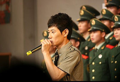 直播遇尴尬 主持人被玩残