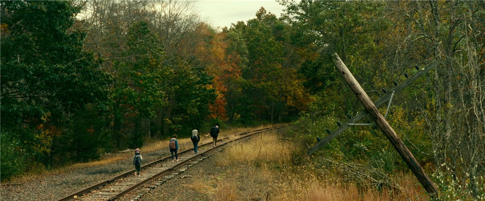 【转】《寂静之地》米莉森·西蒙斯化身剧组手语老师