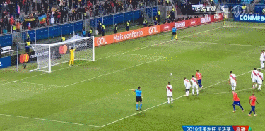 【足球】美洲杯-门将失误送大礼 秘鲁3-0智利决赛战巴西