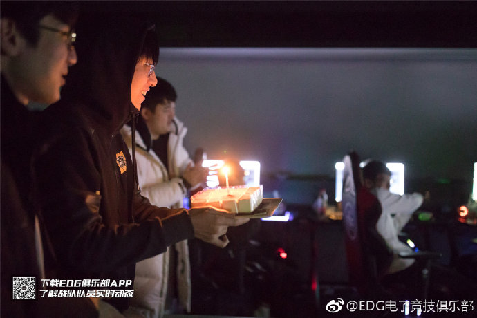 EDG晒Heart生日照 粉丝亲切称其心妹