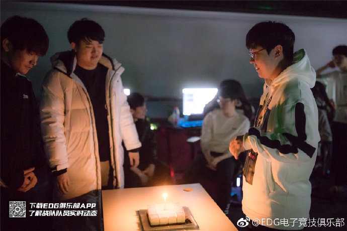 EDG晒Heart生日照 粉丝亲切称其心妹