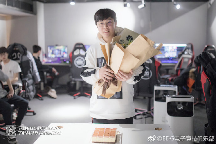 EDG晒Heart生日照 粉丝亲切称其心妹