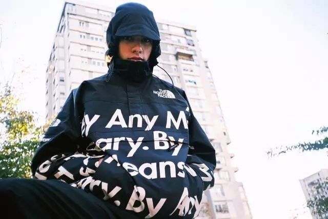 这件衣服再不火,Supreme就急眼了!