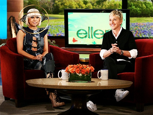 不疯魔不成活!盘点Lady gaga最惊悚的22个造型