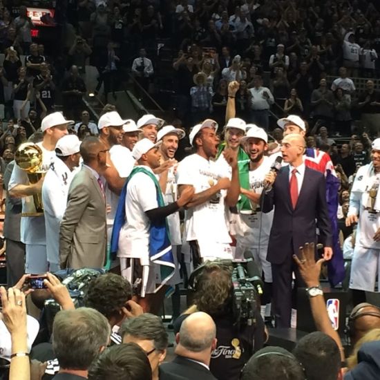 莱昂纳德当选总决赛MVP 史上第二年轻王中王诞生