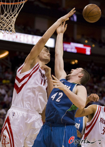 火箭胜森林狼 姚明见证里程碑