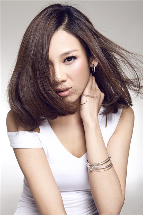 “性感女声”周童童 PK“美腿女神”莫文蔚