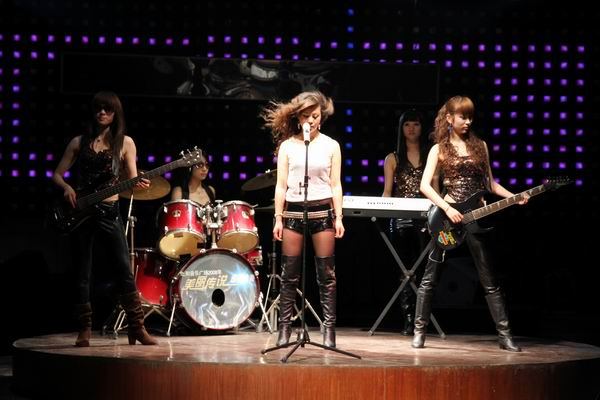 《远方》—艳阳天 艳阳天主打单曲《远方》MV首发 此歌太给力了