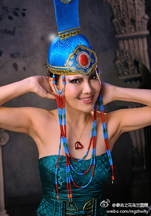 草原歌后乌兰图雅心系一线工人 倾情献唱《凤凰飞》感动民工