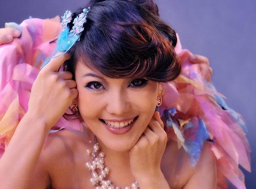 乌兰图雅 - 火辣辣的情歌 遨游爱的天堂