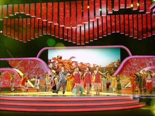 于文华恋上"大衣哥" 尹相杰移情“1+3组合”