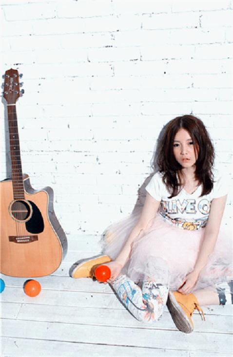 本兮挺李魏西新EP《All Girls》 圣诞夜音乐会齐亮相